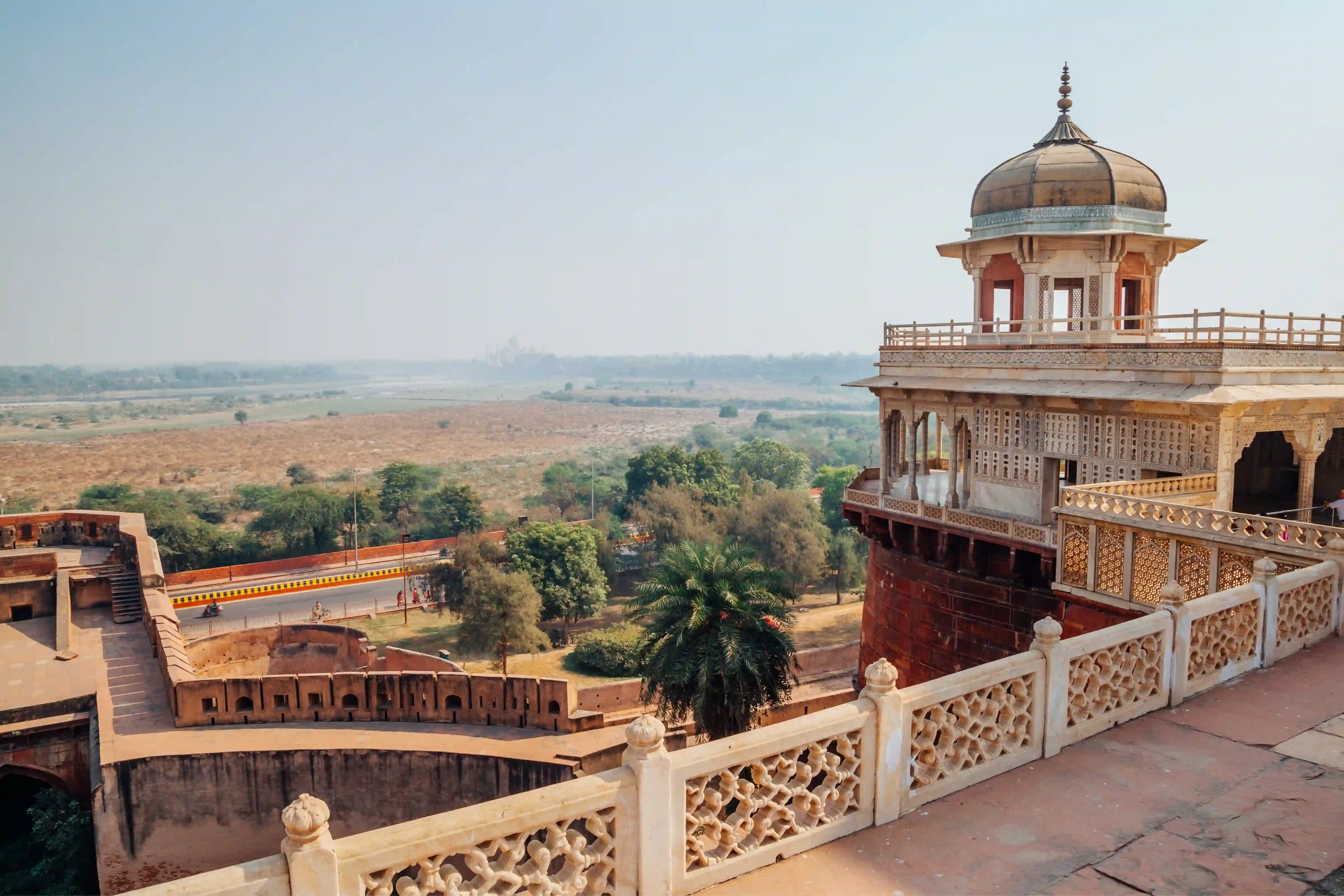 From Delhi: Taj Mahal and Agra Fort Day Tour by Car