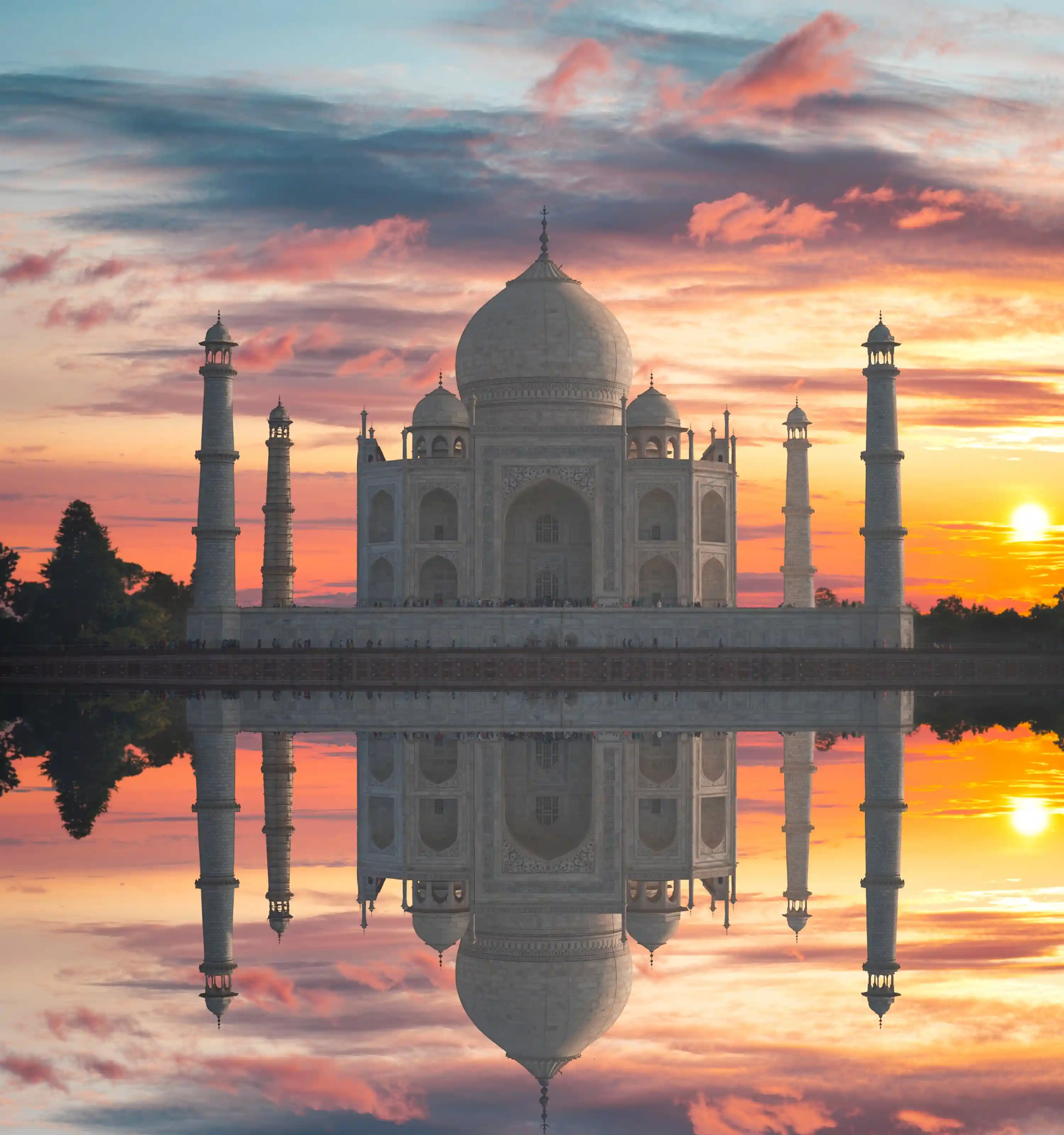 From Delhi: Taj Mahal Sunrise and Agra Fort Tour by Car